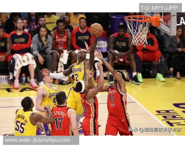 拉拉维亚称赞范德比尔特防守表现为球队奠定坚实基础