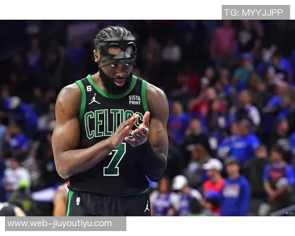 杰伦布朗谈末节反扑时的心态与队友沟通的重要性