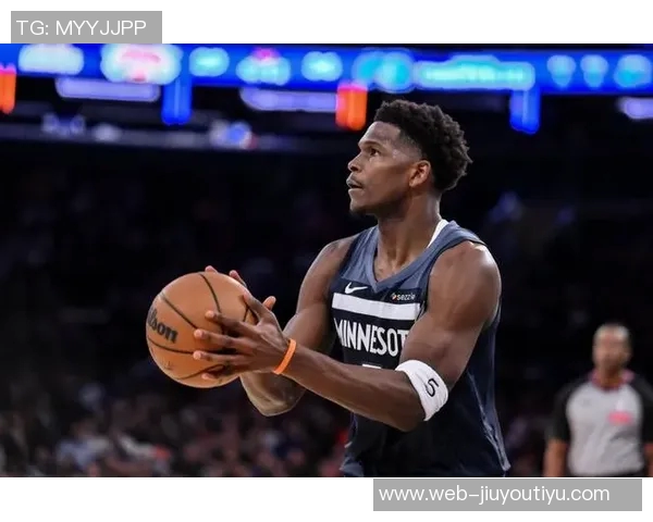 森林狼爱德华兹因右腿筋紧张首节伤退将缺席本场比赛 森林狼爱德华兹因右腿筋紧张首节伤退将缺席本场比赛