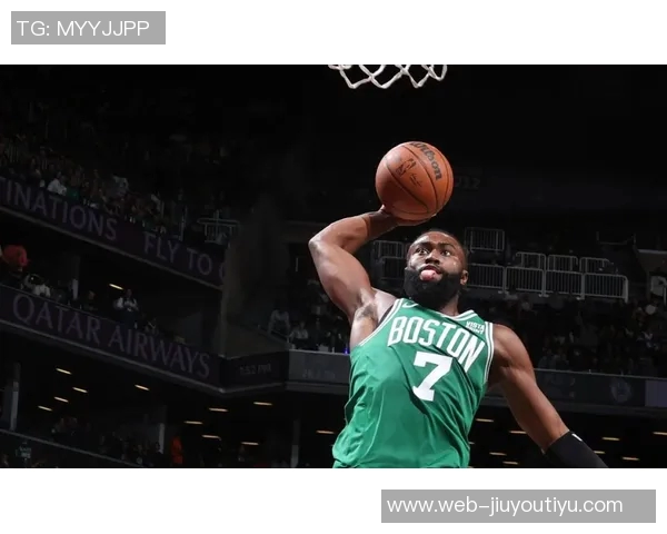 杰伦布朗首节低迷次节回暖上半场狂砍19分展现强大实力