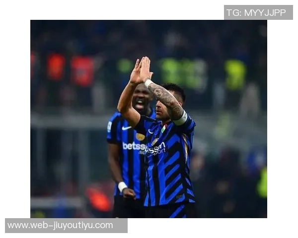 国米官方公布11月最佳球员候选名单劳塔罗迪马尔科博尼泽林斯基争夺荣誉