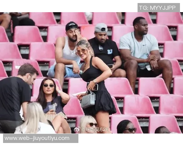 英格兰太太团成员归来加拉格尔模特女友分享生活点滴感慨万千 英格兰太太团成员归来加拉格尔模特女友分享生活点滴感慨万千